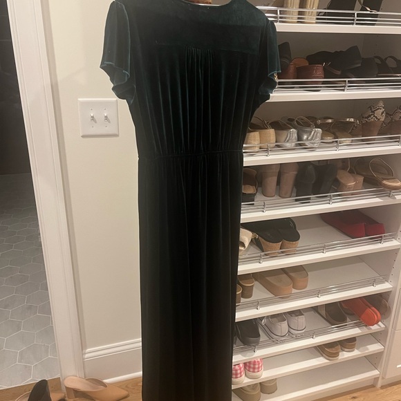 Boutique Green Velvet Maxi Dress - Picture 2 of 3